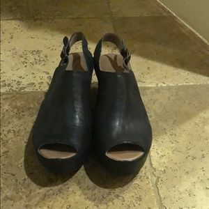 black wedges